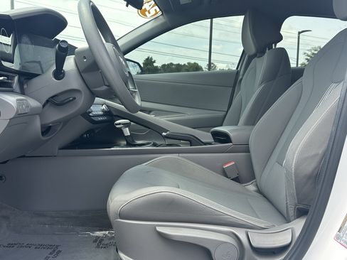 Used 2024 Hyundai Elantra SEL FWD image 9
