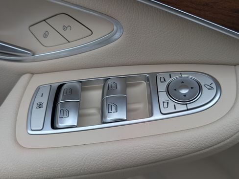 Used 2021 Mercedes-Benz GLC 300 4MATIC image 20