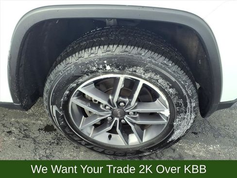 Used 2022 Jeep Grand Cherokee Limited image 21