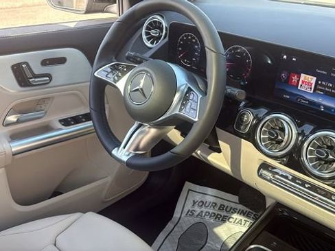 Certified 2025 Mercedes-Benz GLA 250 4MATIC image 16