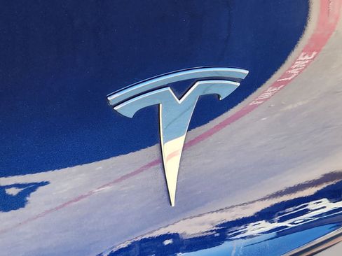 Used 2023 Tesla Model Y Long Range image 17