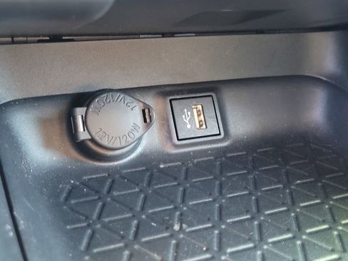 Used 2025 Toyota RAV4 XLE image 20