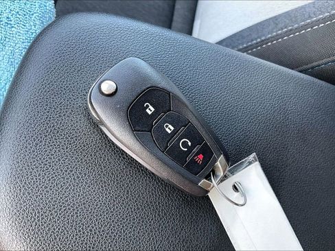Used 2024 Chevrolet Trax LS w/ LS Convenience Package FWD image 11