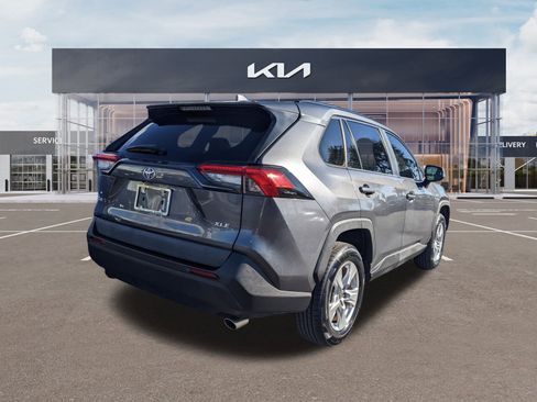 Used 2021 Toyota RAV4 XLE image 4