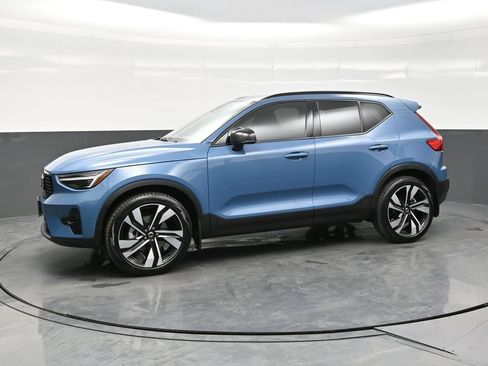 Used 2025 Volvo XC40 B5 Ultra AWD/4WD image 3