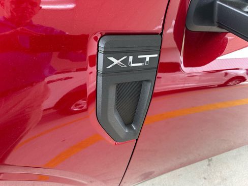 New 2026 Ford Maverick XLT w/ XLT Luxury Package FWD image 4