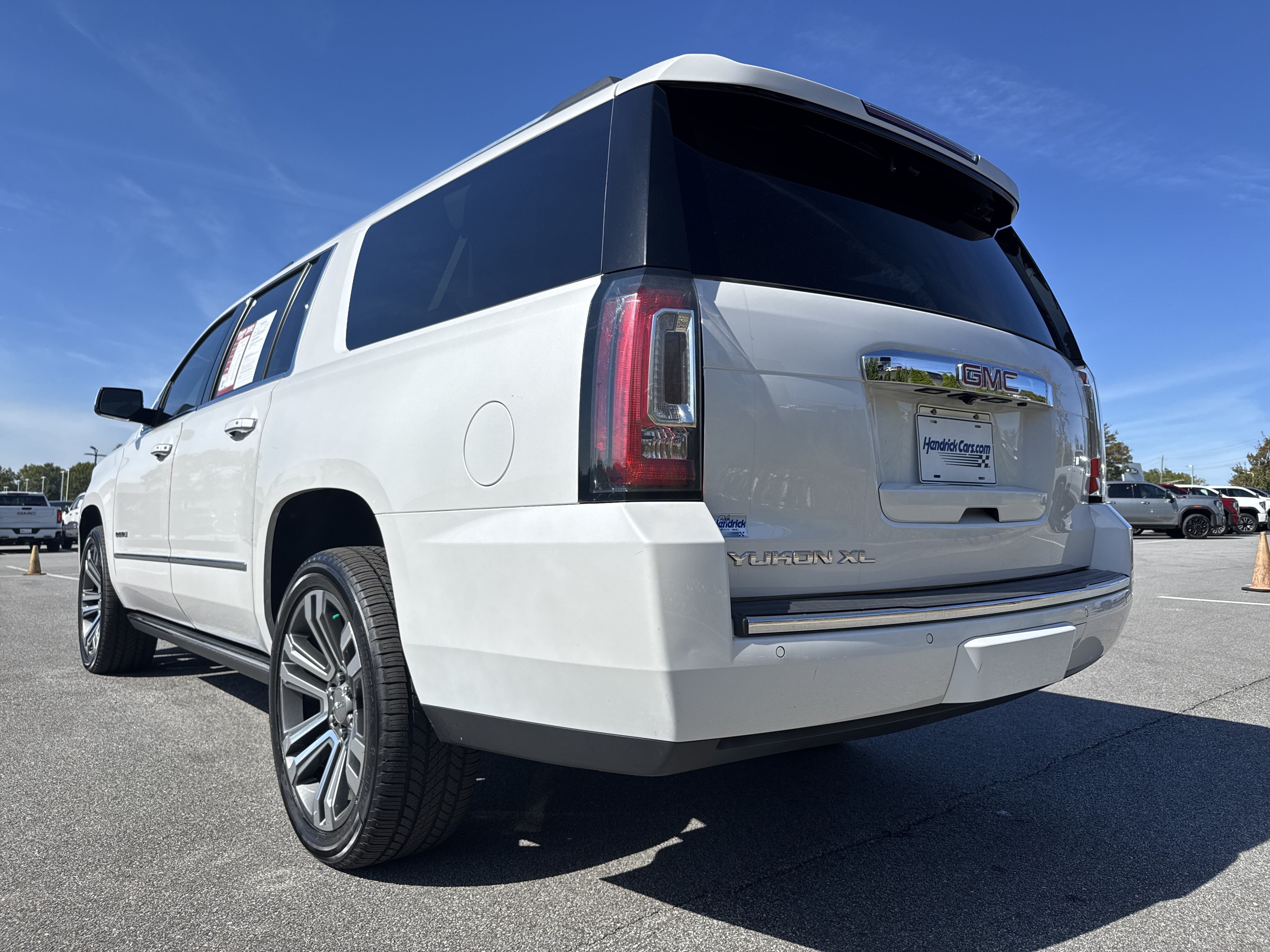 Used 2020 GMC Yukon XL Denali w/ Denali Premium Package AWD/4WD image 8