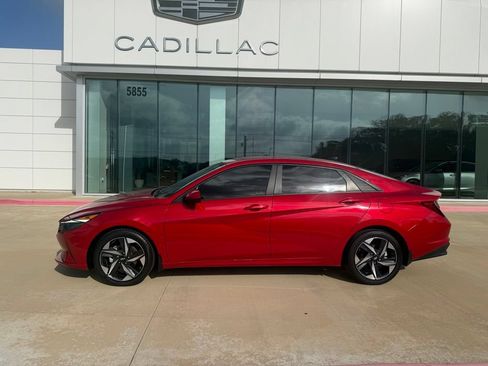 Used 2023 Hyundai Elantra SEL w/ Convenience Package FWD image 2