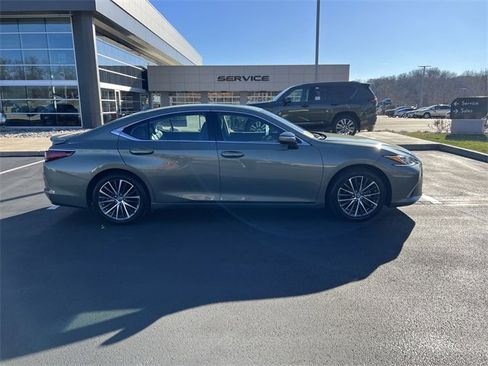 Used 2024 Lexus ES 350 w/ Premium Package image 2