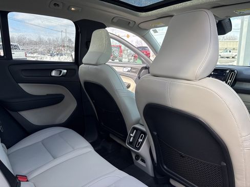 Certified 2025 Volvo XC40 B5 Ultra w/ Protection Package Premier image 39