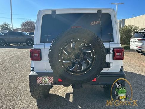 Used 2018 Jeep Wrangler Unlimited Sahara image 3