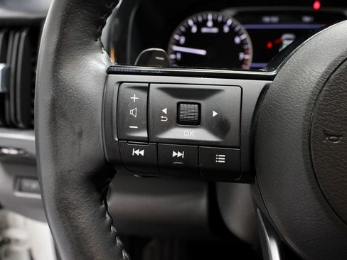 Used 2024 Nissan Pathfinder SL AWD/4WD image 29