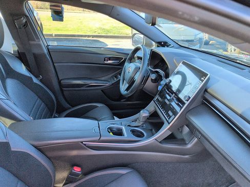 Used 2022 Toyota Avalon XSE image 7