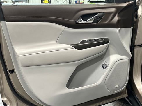 Used 2023 GMC Acadia SLT image 14