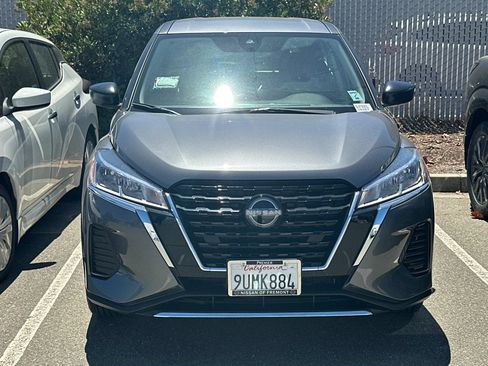 Certified 2025 Nissan Kicks Play S FWD image 3