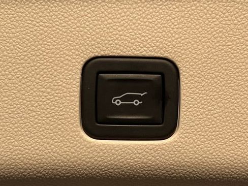 Certified 2024 Cadillac Escalade ESV Sport Platinum w/ LPO, ONYX Package image 29