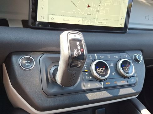 Used 2023 Land Rover Defender 110 X-Dynamic SE image 15