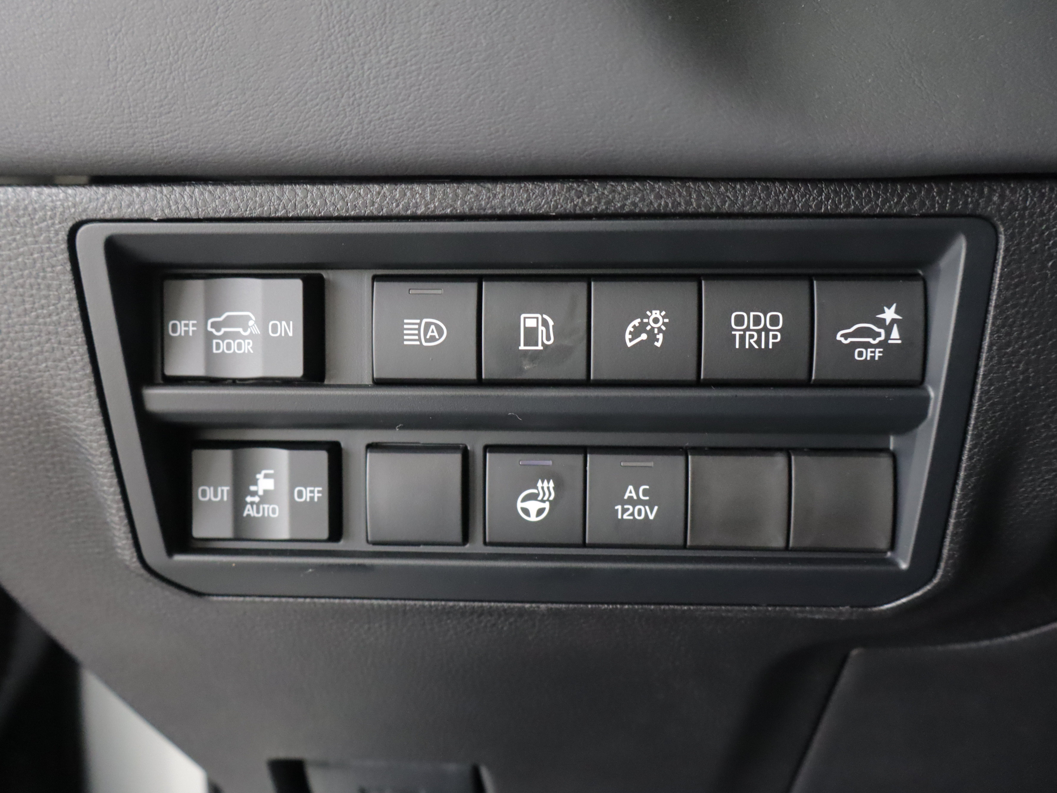 Used 2026 Toyota Sequoia Platinum AWD/4WD image 19
