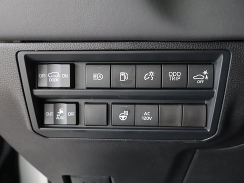 Used 2026 Toyota Sequoia Platinum AWD/4WD image 19