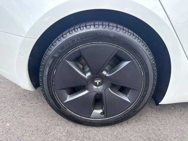 Used 2021 Tesla Model 3 Standard Range Plus RWD image 17