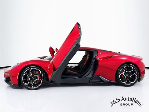 Used 2022 Maserati MC20 Coupe RWD image 4
