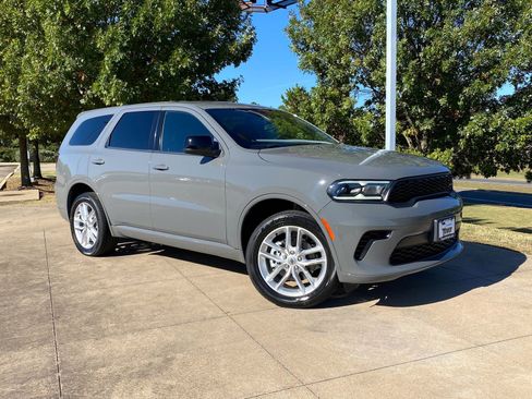 Used 2024 Dodge Durango GT image 1