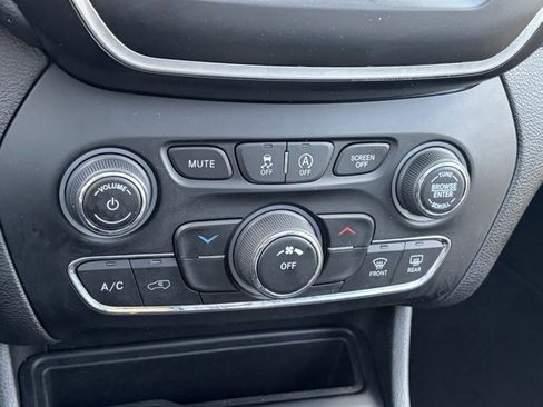 Used 2021 Jeep Cherokee Latitude Plus w/ Sun & Sound Group image 22