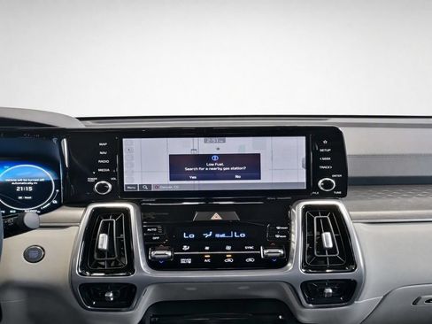 Certified 2024 Kia Sorento SX Prestige AWD/4WD image 28