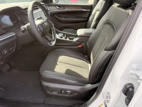 New 2026 Jeep Grand Cherokee L 4WD image 8