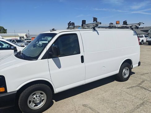 Used 2016 Chevrolet Express 2500 RWD image 4