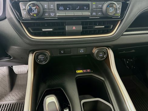 Used 2025 Toyota Grand Highlander AWD Hybrid image 23