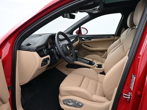 New 2026 Porsche Macan image 4