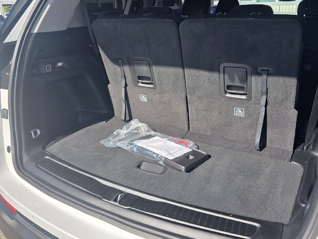 Used 2023 Jeep Grand Cherokee L Limited RWD image 18
