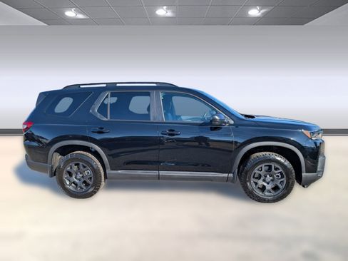 New 2026 Honda Pilot TrailSport image 8