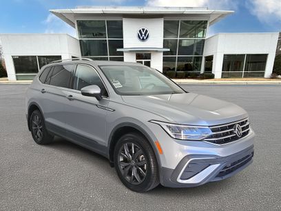Certified 2022 Volkswagen Tiguan SE w/ Panoramic Sunroof Package