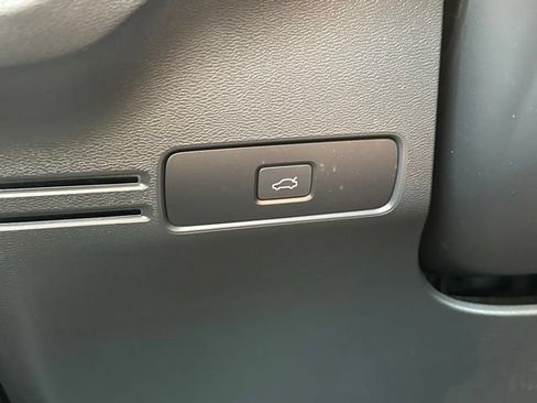 Certified 2024 Volvo XC40 B5 Plus w/ Protection Package Premier AWD/4WD image 30
