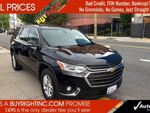 Used 2021 Chevrolet Traverse LT image 1