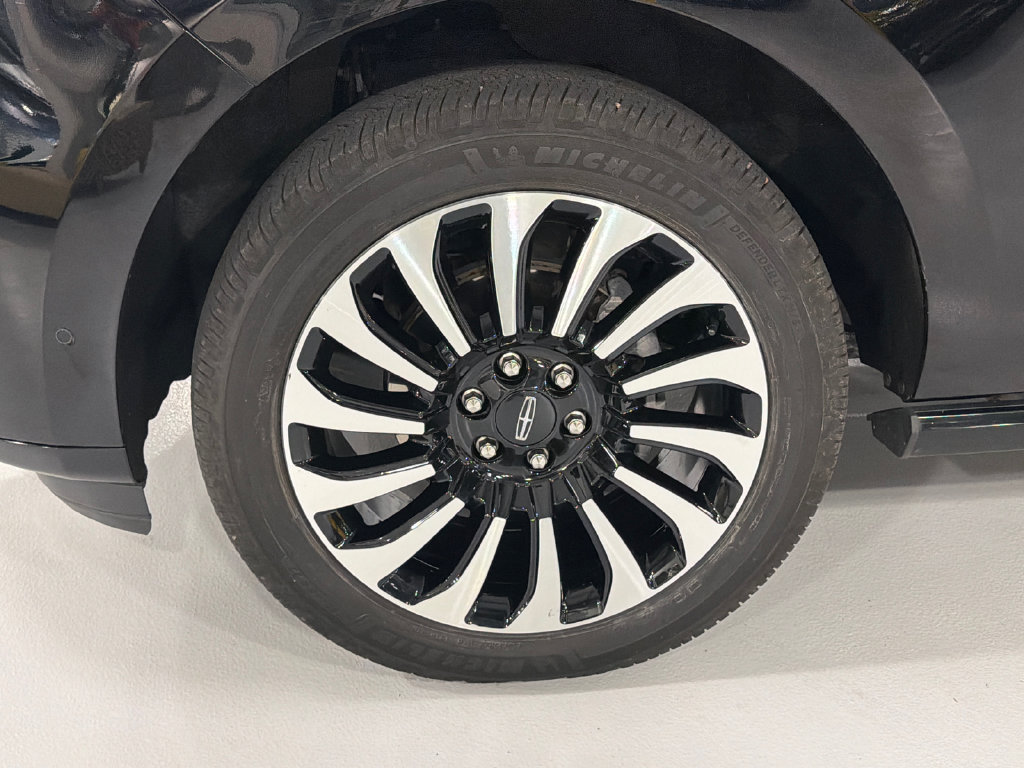 Used 2023 Lincoln Navigator L Black Label AWD/4WD image 8