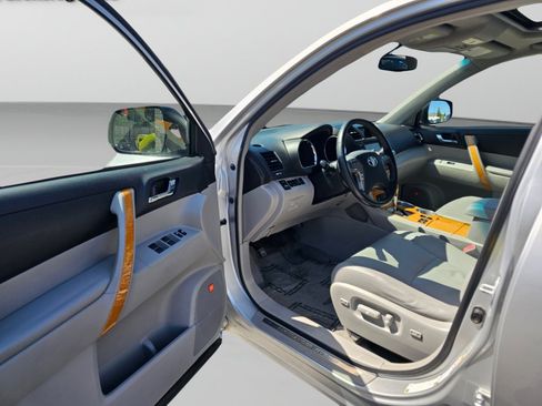 Used 2010 Toyota Highlander Limited AWD/4WD image 19