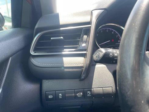Used 2020 Toyota Camry SE FWD image 11