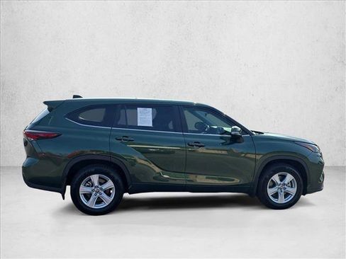 Certified 2024 Toyota Highlander LE FWD image 3