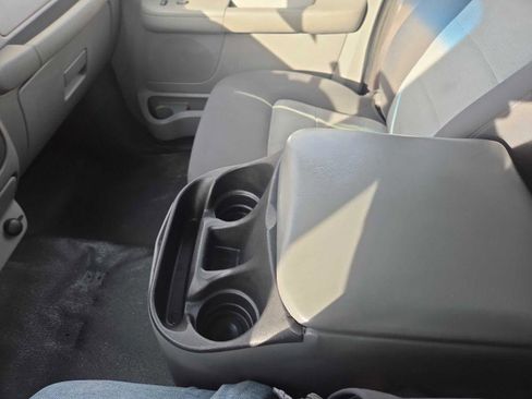 Used 2006 Ford Expedition XLT image 16