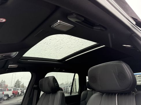 Used 2026 Cadillac Vistiq Luxury image 16