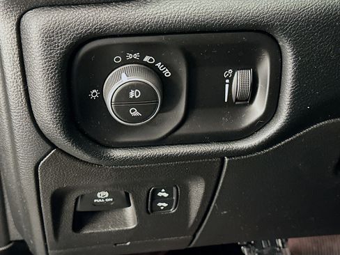 Used 2022 RAM 1500 Big Horn AWD/4WD image 17
