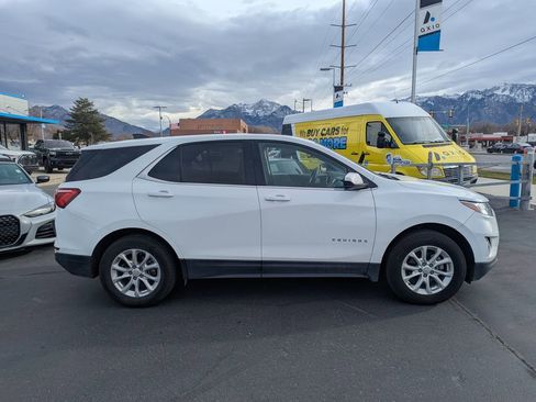 Used 2020 Chevrolet Equinox LT image 2