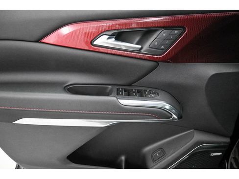 Used 2024 Chevrolet Traverse RS FWD image 34
