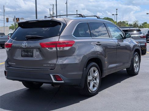 Used 2017 Toyota Highlander Limited AWD/4WD image 5