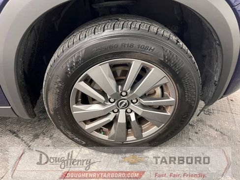 Used 2025 Nissan Pathfinder SV FWD image 19