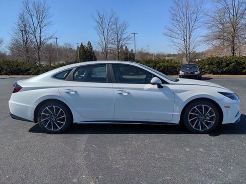 Used 2022 Hyundai Sonata Limited FWD image 3