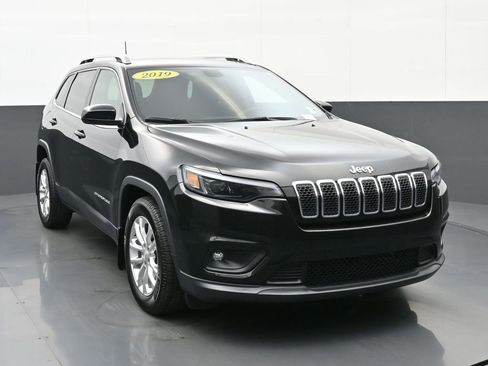 Used 2019 Jeep Cherokee Latitude w/ Popular Appearance Group FWD image 8